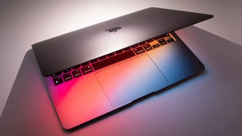 Ngăn xếp trên MacBook: Hãy tận dụng tính năng ngăn xếp trên MacBook để tối ưu hóa khả năng làm việc của bạn. Với khả năng tùy chọn và sắp xếp linh hoạt, bạn sẽ nhanh chóng tìm thấy tài liệu và ứng dụng cần thiết một cách dễ dàng và thuận tiện.